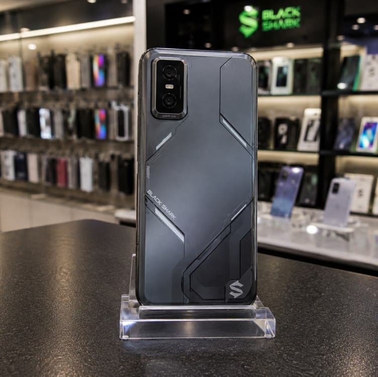 Smartphone Gamer Infinix GT30 PRO 5G - 12GB RAM 256GB Câmera Dupla 108MP+ Selfie 13MP NFC 6,78" Amoled 144Hz Dual Chip - Memória RAM Expansível Até 24GB - Chumbo